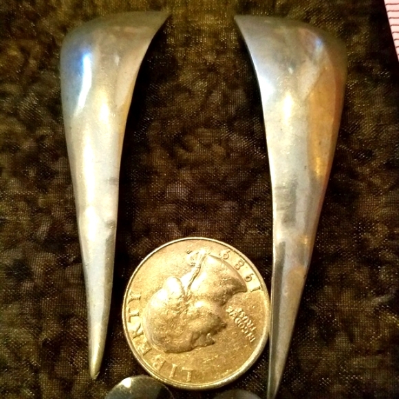 Robin Kahn Vintage Shard Pewter Earrings - Picture 9 of 10